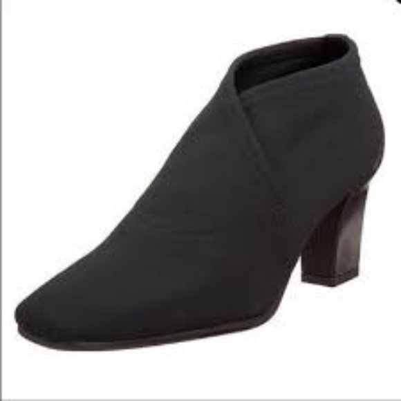 Donald J. Pliner Reya Neoprene Brazillian Crocodile Leather Booties Sz 6.5 - Picture 1 of 9